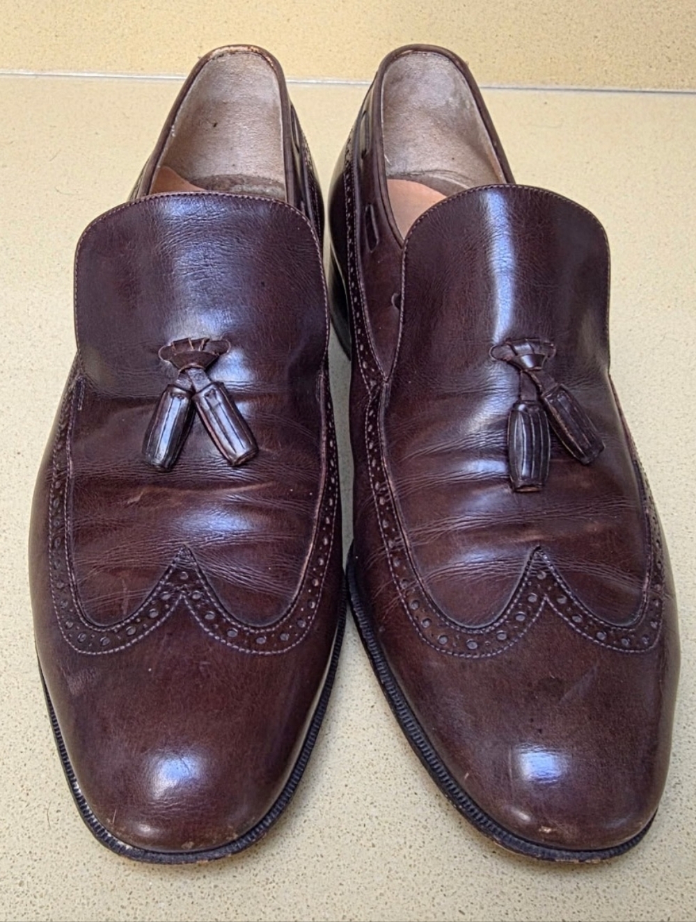 FERRAGAMO Italian Brown Leather Tassel Loafers, size 10, shoe tree included